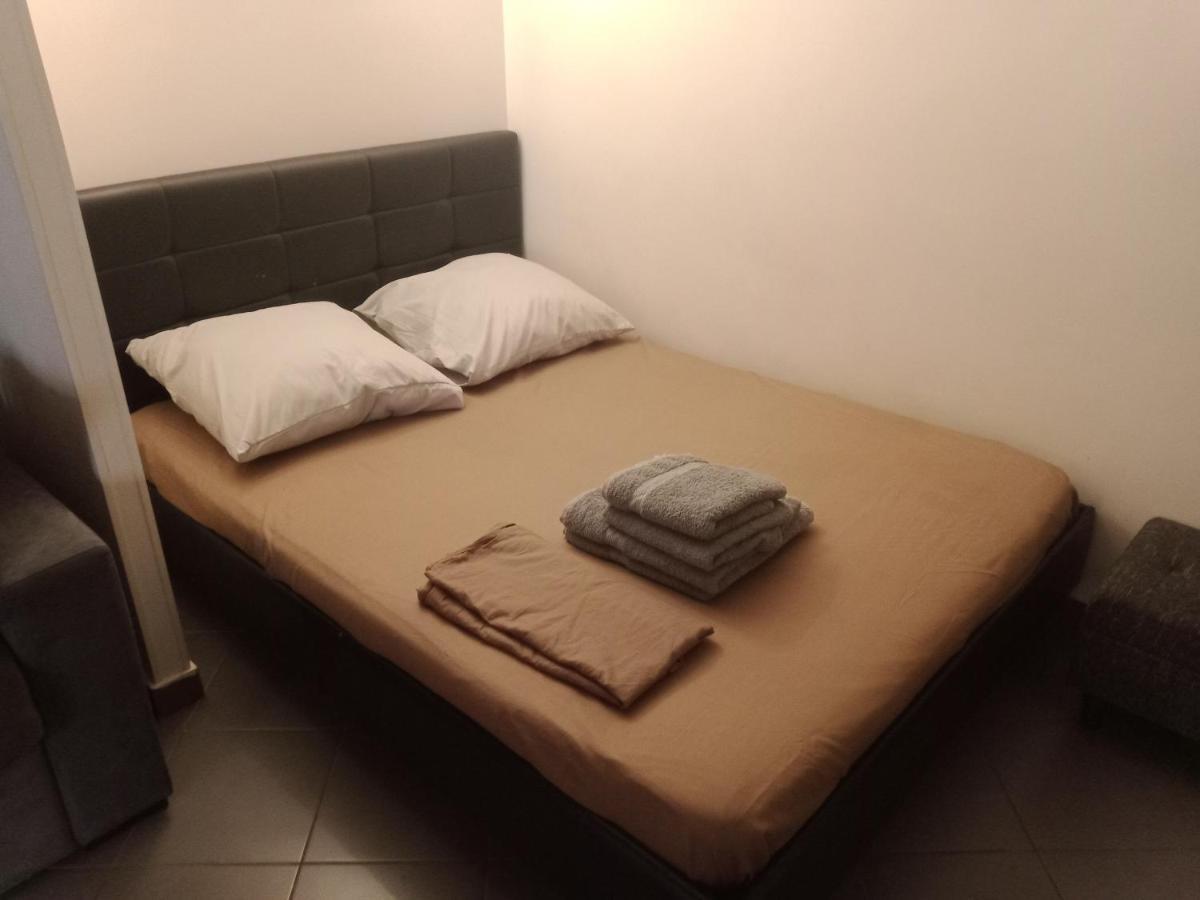 Studio Centre Avec Terrasse Apartment ม็องตง ภายนอก รูปภาพ